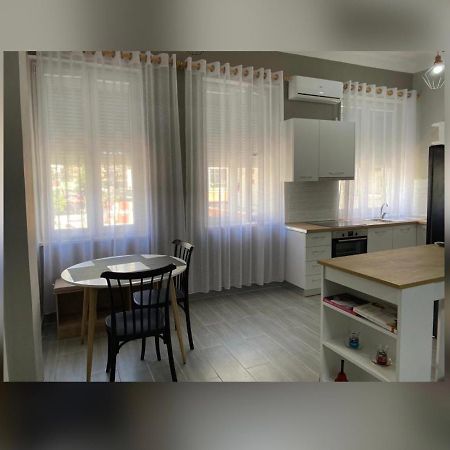 Apartamento New New Bazaar Tirana Exterior foto